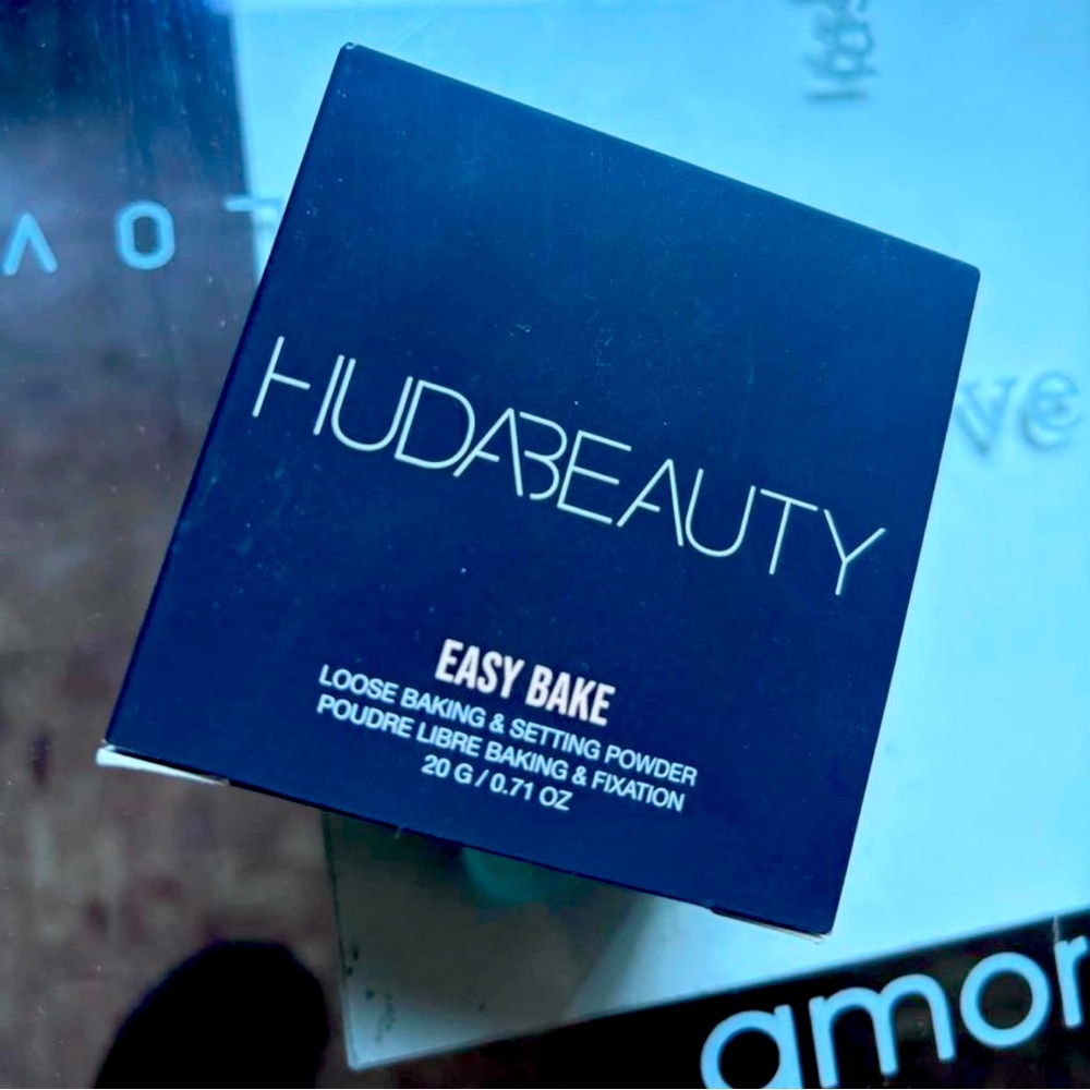 HUDA BEAUTY BAKING & SETTING POWDER